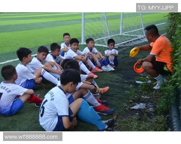 广州足球队在最新足球状态排行榜中荣登第七名展现强劲实力与潜力