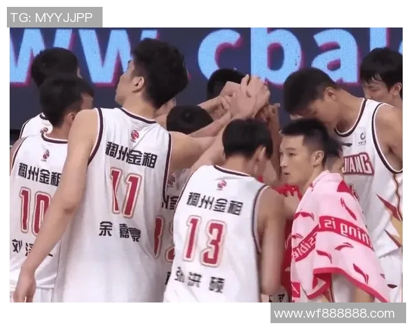 武汉篮球队在世界锦标赛积分榜上以56分稳居第一名展现强劲实力